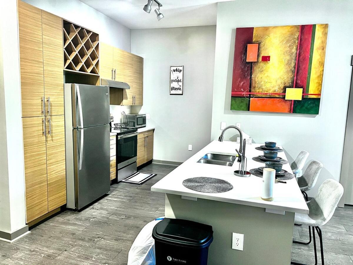 Uptown Modern 2br Apartment *
