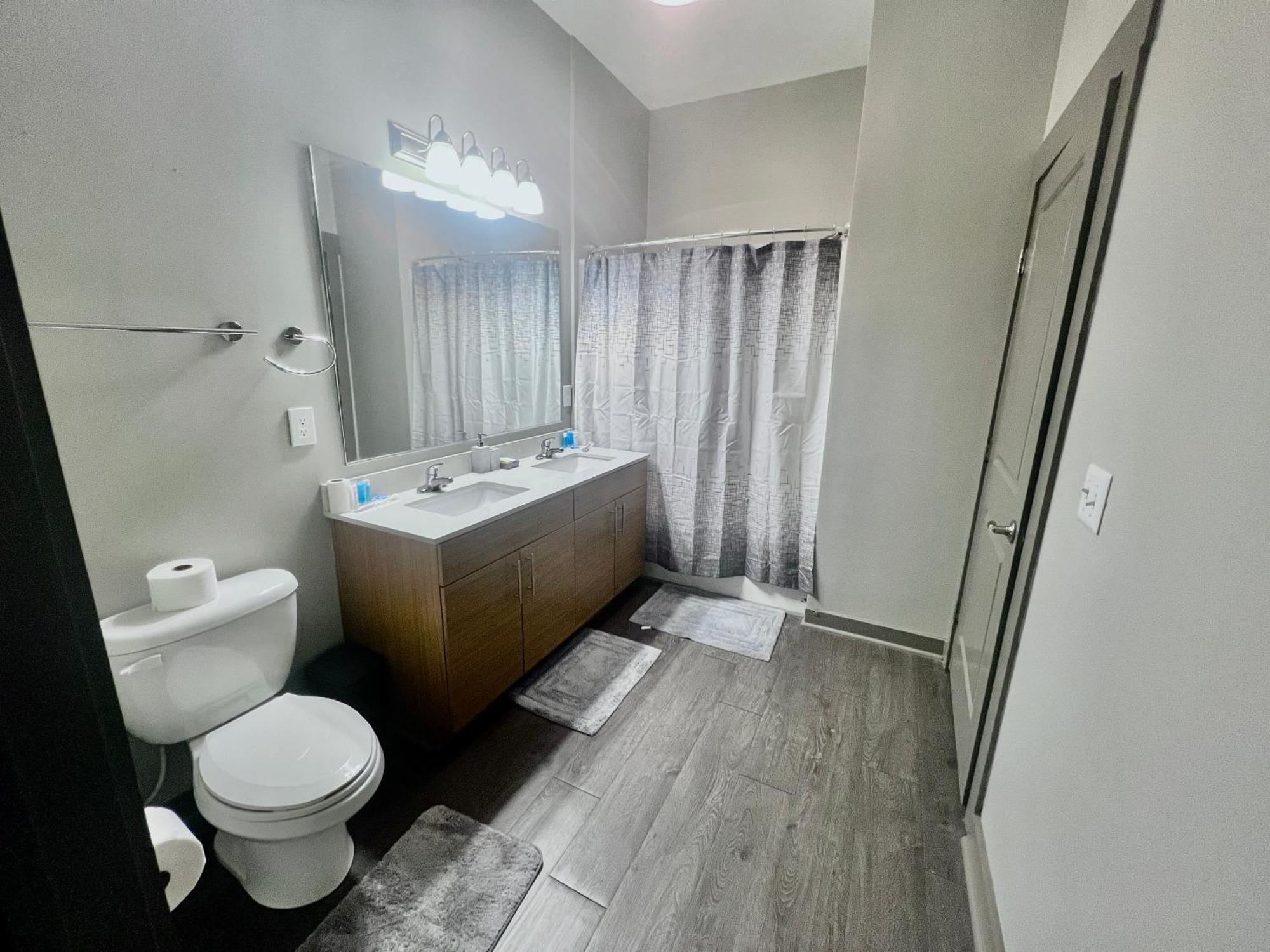 Uptown Modern 2br