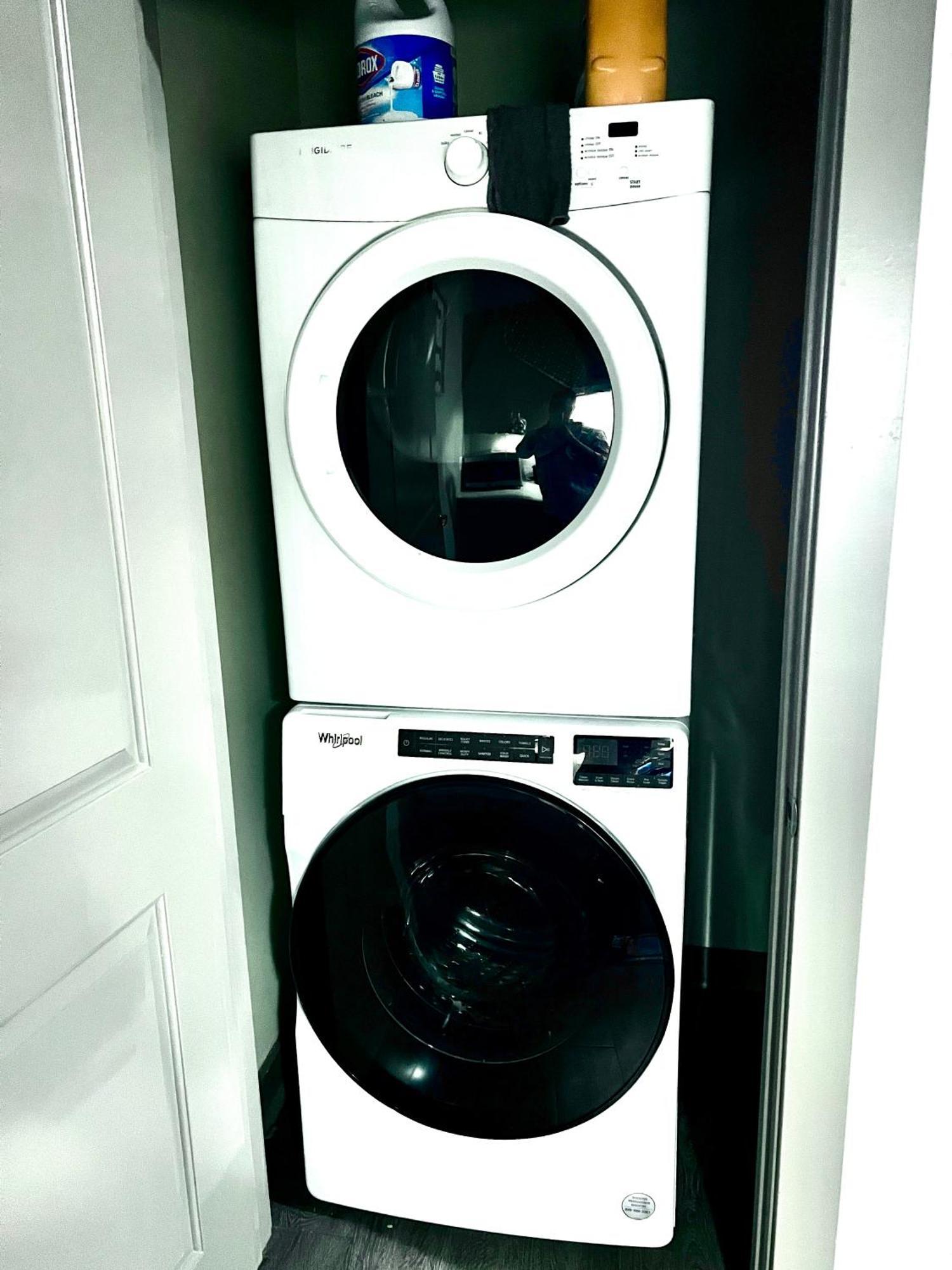 Uptown Modern 2br *